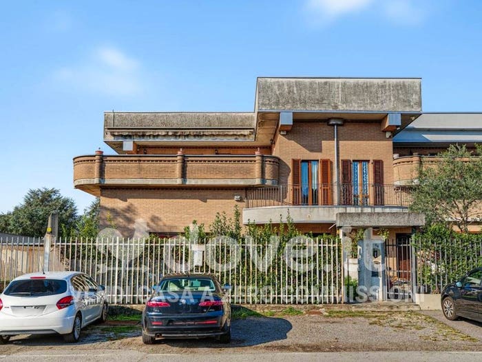 Appartamento con 6 locali in vendita in Via Cristoforo Colombo, Centro, Carate Brianza