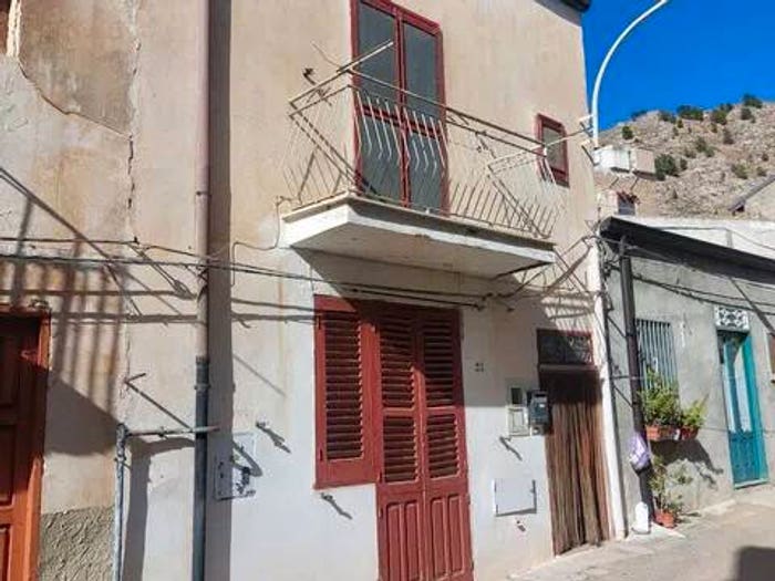 Casa quadrilocale in vendita in Via Del Littorio, Cattolica Eraclea