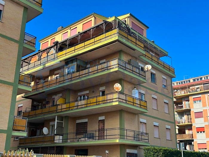 Appartamento trilocale in vendita in Viale del Sommergibile, Ostia Ponente, Roma