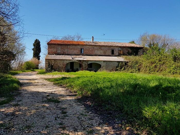 Casa con 6 locali in vendita in Strada della Selva Grossa, Case Bruciate, Pesaro