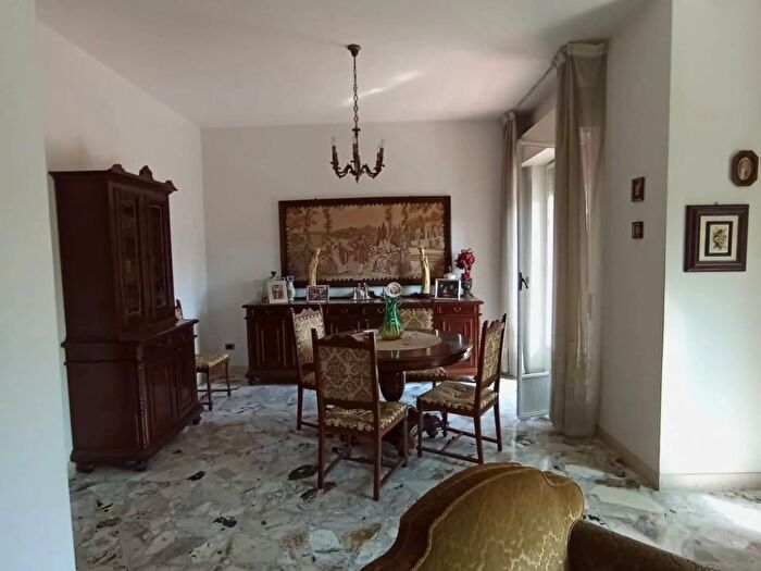Appartamento con 5 locali in vendita in Via Alcide De Gasperi, Caserta