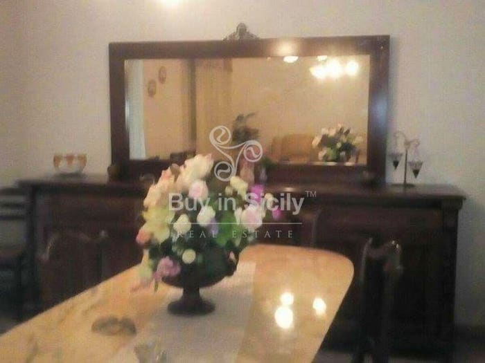 Casa con 6 locali in vendita in Via Orlando, Camporeale