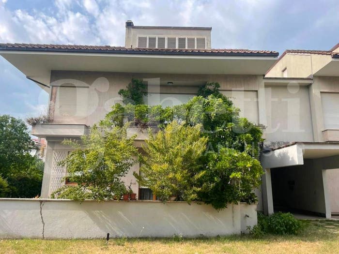 Appartamento con 6 locali in vendita in VIA GIOTTO, Rieti