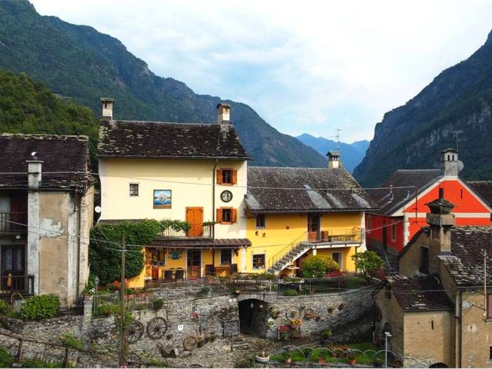 Casa con 6 locali in vendita in Vicolo Rio Rì, Centro, Varzo