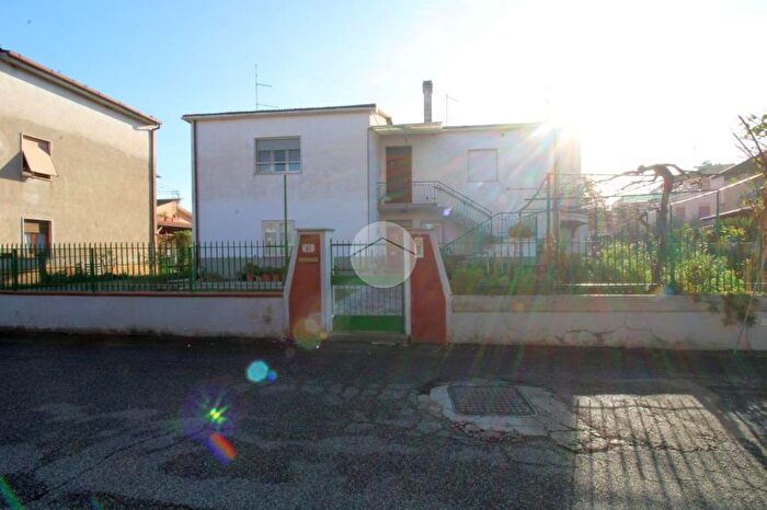 Appartamento trilocale in vendita in Via Quirina, Fara In Sabina