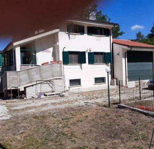 Casa con 6 locali in vendita in Vastogirardi