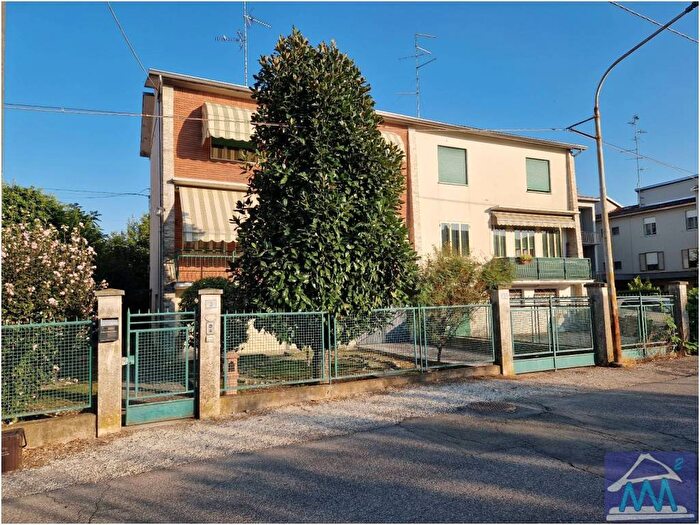 Casa con 6 locali in vendita in Via Contarelli, Centro, Fabbrico