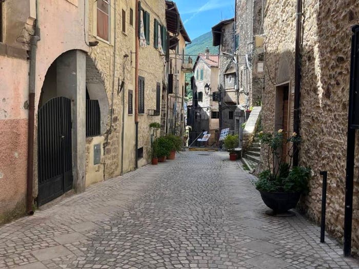 Appartamento con 6 locali in vendita in Corso Vittorio Emanuele II, Carpineto Romano