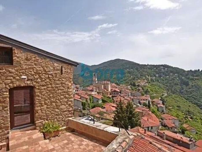 Casa quadrilocale in vendita in Via Carrubbio Lungo, Bajardo