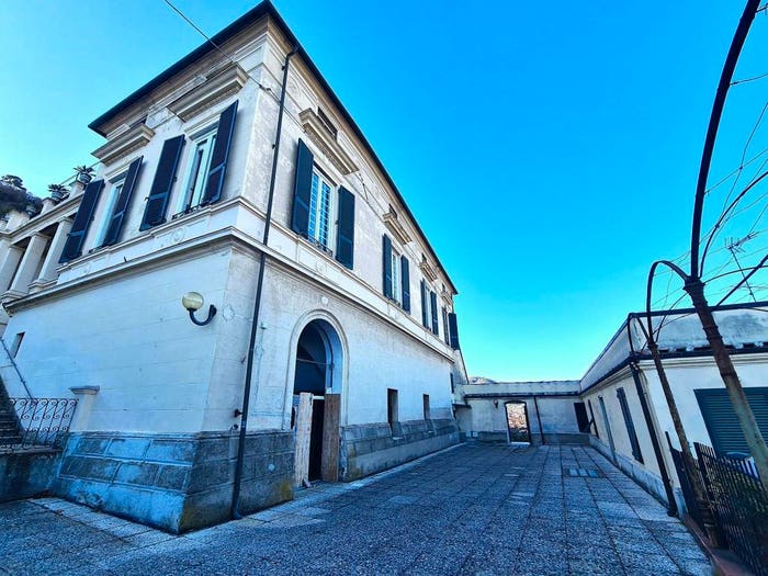 Casa con 6 locali in vendita in Regione Monterosso San Fedele, Albenga