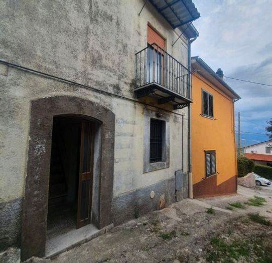 Casa trilocale in vendita in Frazione Valloni, Valloni, Colli a Volturno