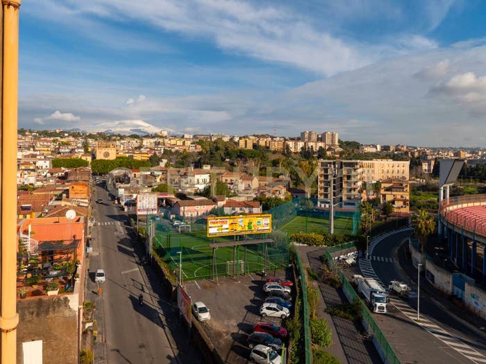 Appartamento con 6 locali in vendita in Piazza Spedini, Cibali, Catania