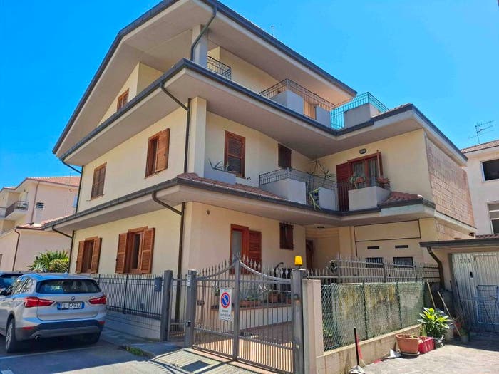 Casa con 6 locali in vendita in Via Giuseppe Garibaldi, Centro, Alba Adriatica