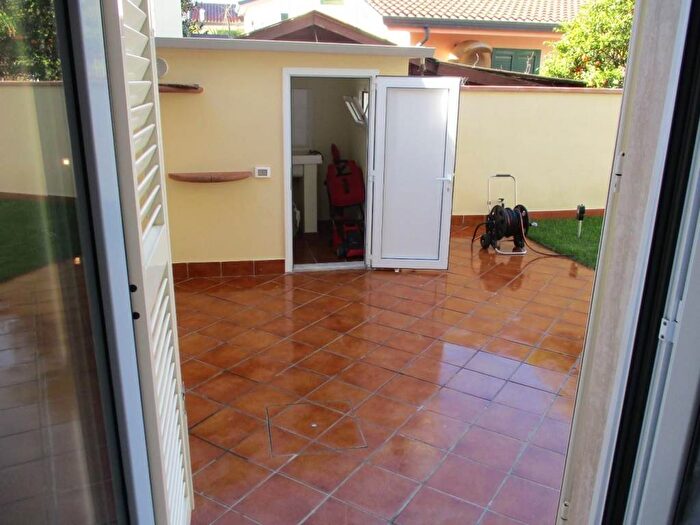 Appartamento trilocale in vendita in Terminetto Migliarina, Viareggio