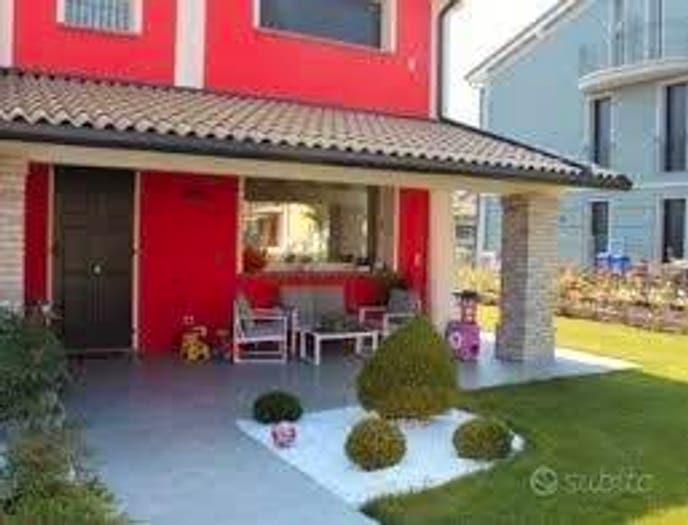 Casa con 6 locali in vendita in PZa Dante Borgo San Lorenzo Fi Italia, Centro, Borgo San Lorenzo