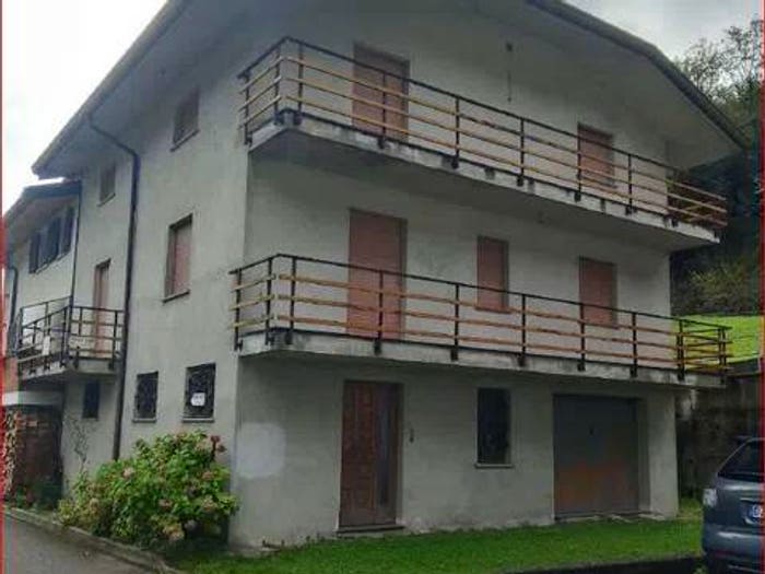 Casa con 6 locali in vendita in Via San Valentino, Trasaghis