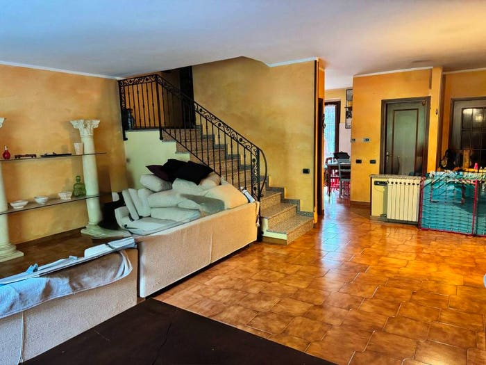 Casa quadrilocale in vendita in Via A Campari Migliavacca, Caravate
