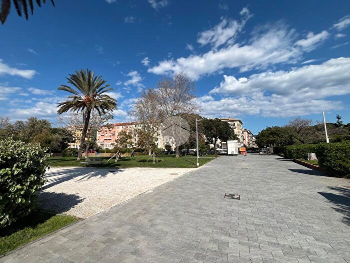 Appartamento quadrilocale in vendita in Corso Colombo, Savona