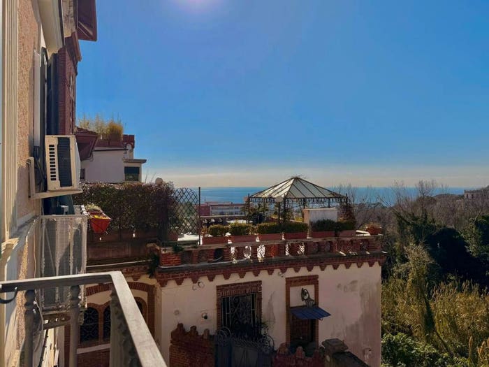 Appartamento trilocale in vendita in Via Nicola Ricciardi, Posillipo, Napoli