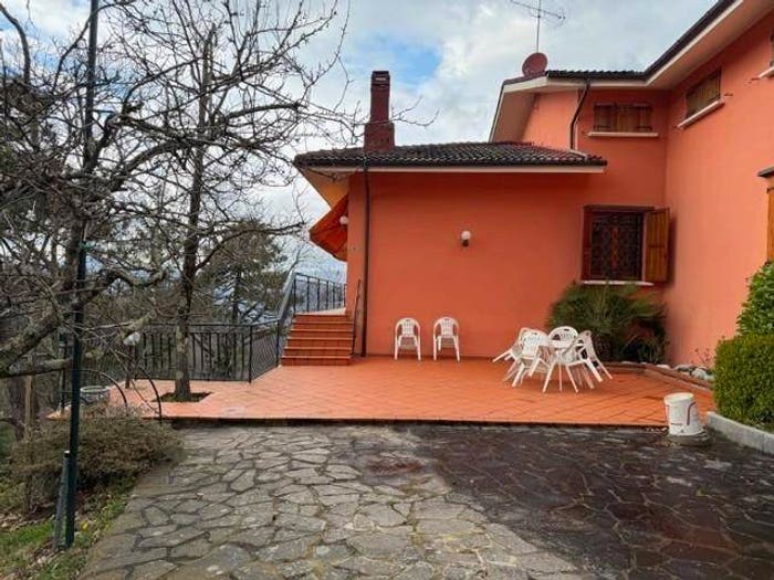 Casa con 6 locali in vendita in Marliana