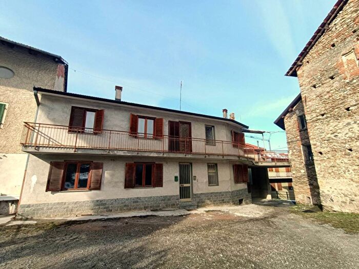Casa con 6 locali in vendita in Via Carestia, Centro, Vignolo