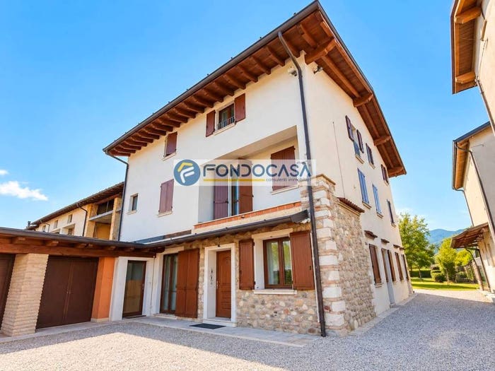 Appartamento con 5 locali in vendita in via delle cascine, Nuvolera