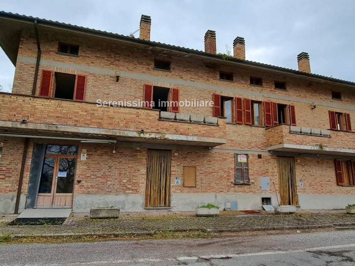 Casa con 6 locali in vendita in Via Strada Comunale della Pantiera, Urbino