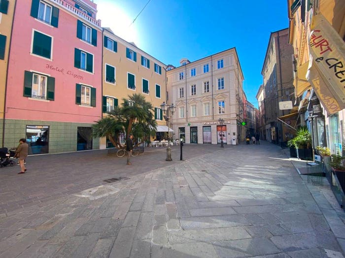 Appartamento quadrilocale in vendita in Piazza Giacomo Matteotti, Centro, Alassio