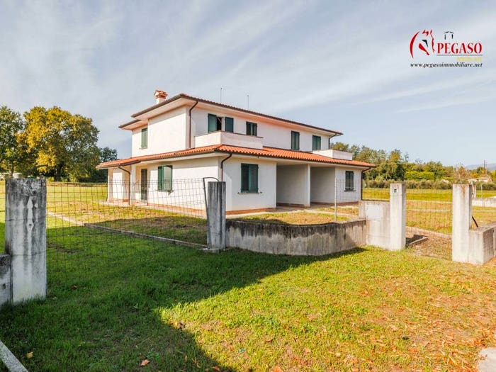 Casa con 5 locali in vendita in Via San Piero, Montecarlo