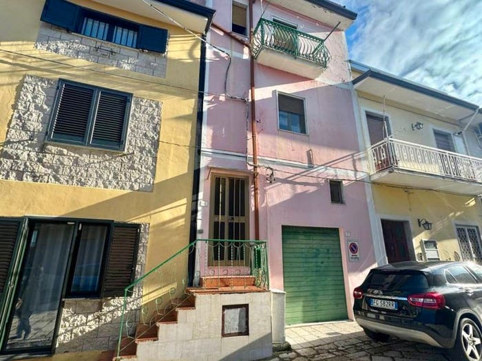 Appartamento trilocale in vendita in Via Melfi, San Potito Ultra