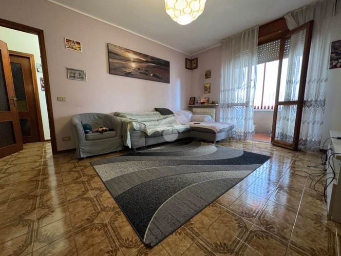 Appartamento trilocale in vendita in Via Giuseppe Gabardini, Cameri