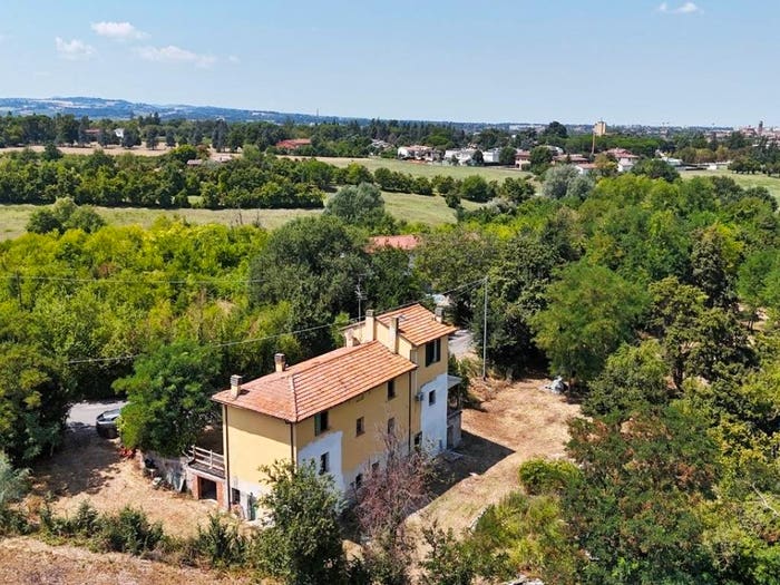 Casa con 6 locali in vendita in Via Goccianello, Tre Monti, Imola