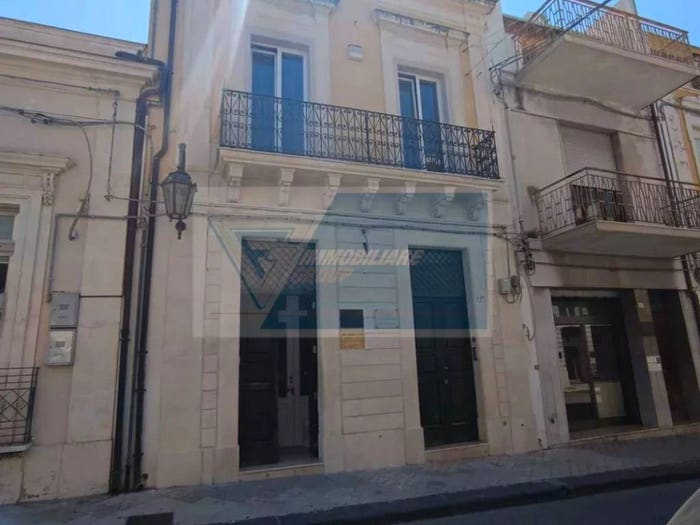 Casa con 5 locali in vendita in Via Roma, Floridia