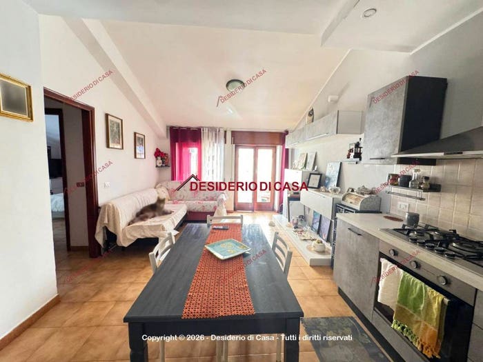 Appartamento trilocale in vendita in Via Catena, Centro, Gioiosa Marea