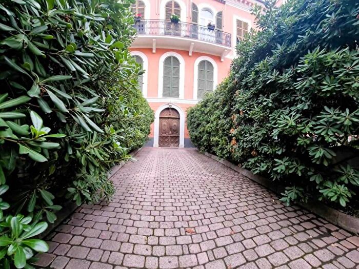 Appartamento con 5 locali in vendita in Zona Collinare, Bordighera