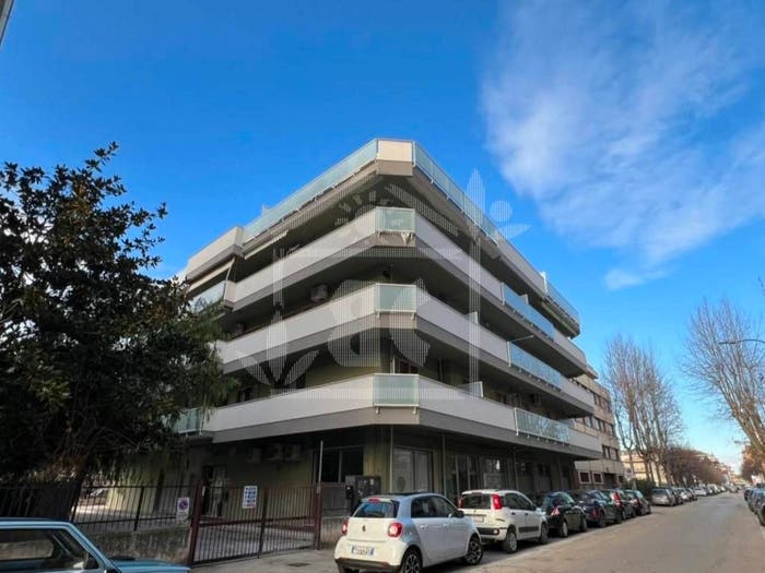 Appartamento trilocale in vendita in Via Raffaello Sanzio, Viale Bovio Piazza Duca degli Abruzzi, Pescara