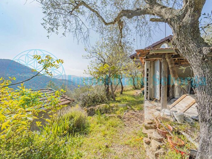 Casa quadrilocale in vendita in Centro, Apricale