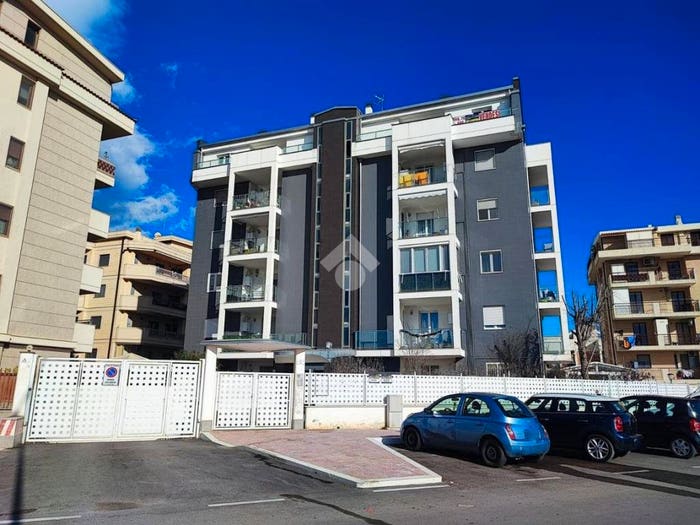 Appartamento trilocale in vendita in Via giorgio almirante, Macchia Gialla Ordona Sud, Foggia