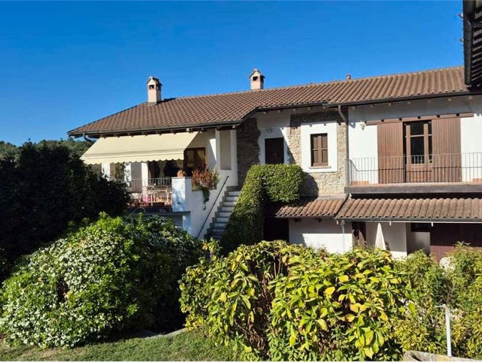 Casa con 6 locali in vendita in via mazzini, Centro, Brebbia