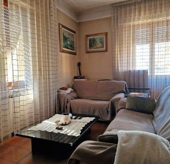 Appartamento quadrilocale in vendita in Marina di Massa Centro, Massa