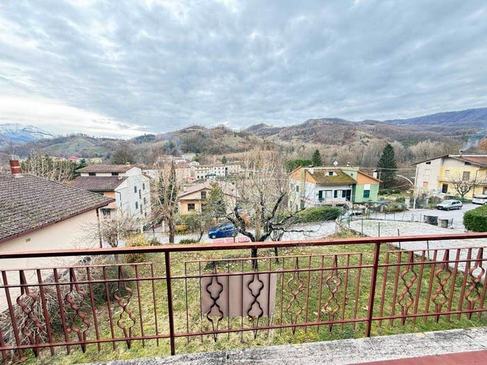 Casa con 6 locali in vendita in Centro Abitato Pianello, Pianello, Cagli