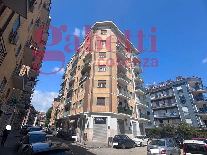 Appartamento trilocale in vendita in COSENZA VIA S SESTI, Panebianco Tribunale, Cosenza