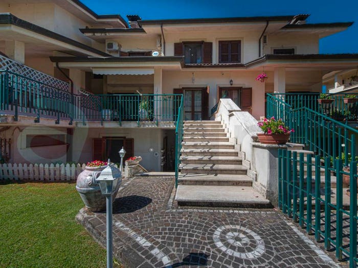 Casa con 6 locali in vendita in Via Valle, Centro, Arce