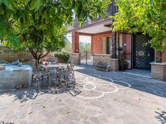 Appartamento quadrilocale in vendita in Via Montagnano, Cecchina, Albano Laziale