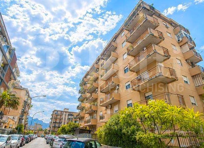 Appartamento trilocale in vendita in Via Luigi Palomes, Brancaccio, Palermo