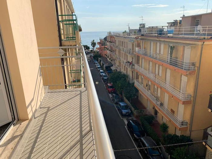 Appartamento trilocale in vendita in Via Bergamo, Laigueglia
