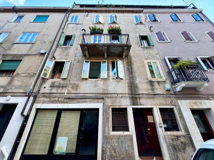 Appartamento quadrilocale in vendita in Calle Cesare Battisti, Centro Storico, Chioggia