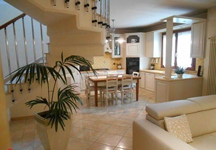 Casa con 5 locali in vendita in Viareggio