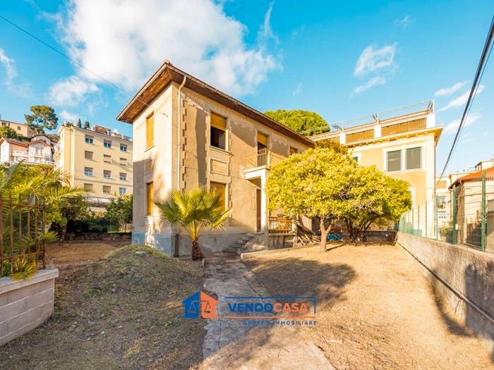 Casa con 6 locali in vendita in Via Privata Domenico Bogliolo, Collina Centrale Parco Fuor del Vento, Alassio