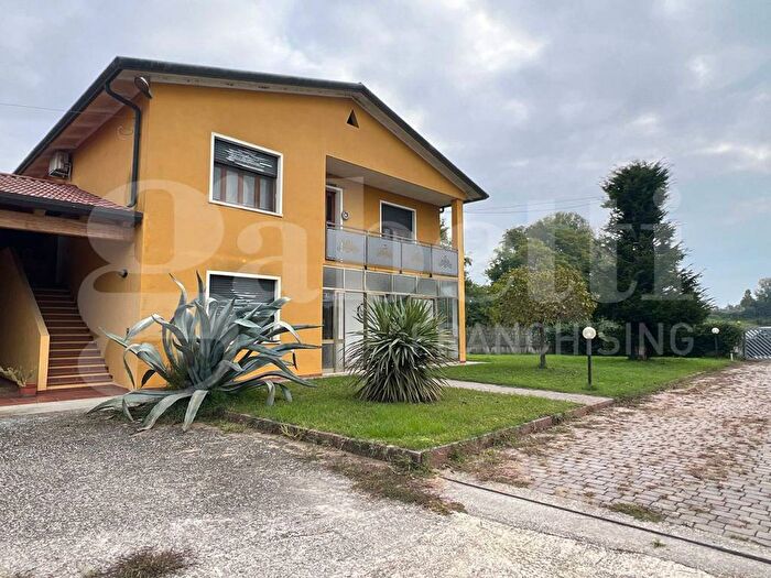 Casa con 6 locali in vendita in Piove di Sacco